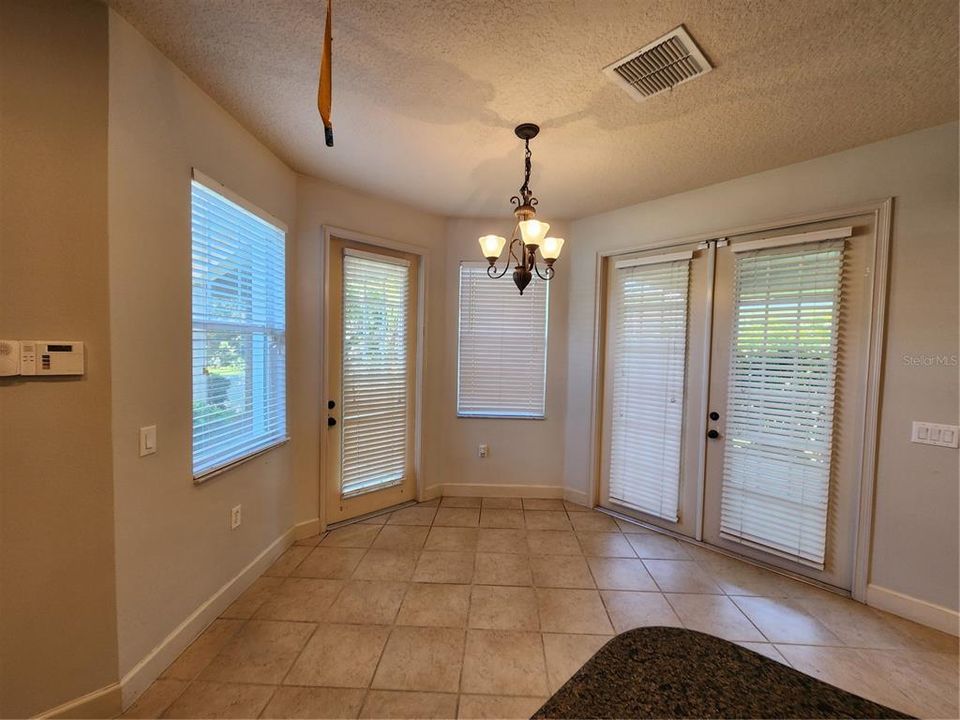For Rent: $2,975 (4 beds, 2 baths, 2742 Square Feet)