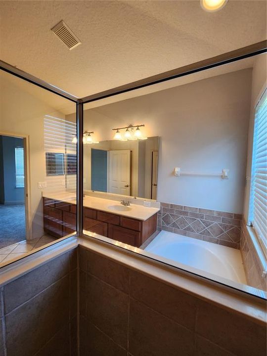 For Rent: $2,975 (4 beds, 2 baths, 2742 Square Feet)