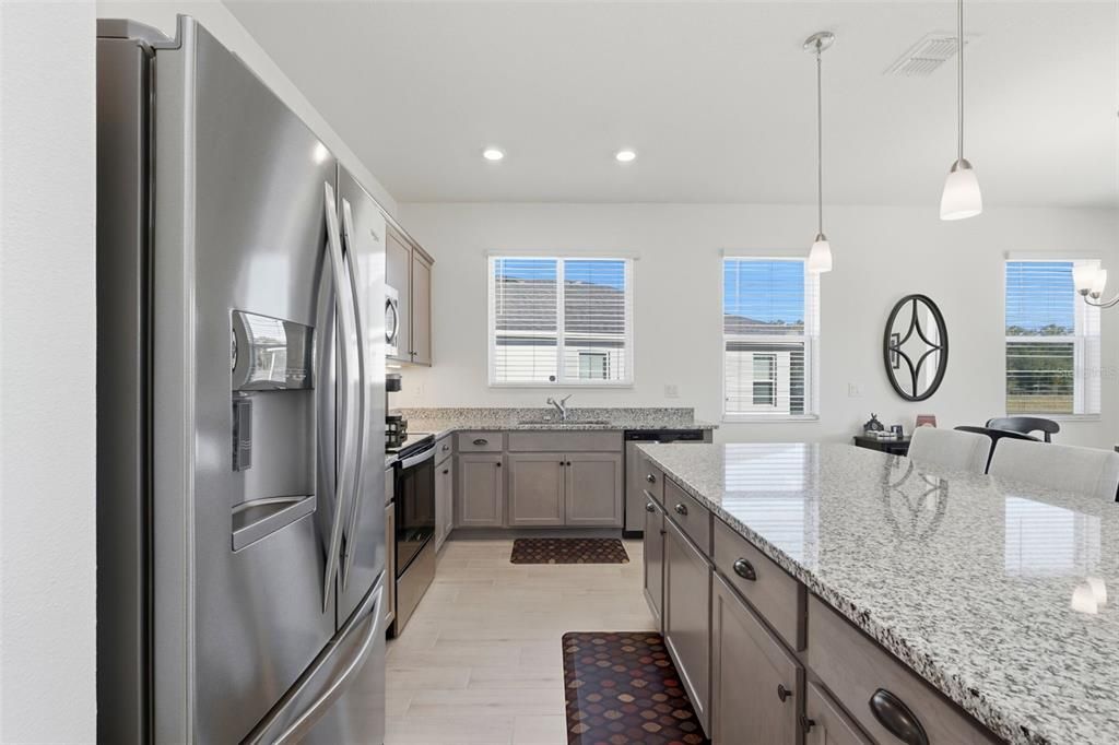 合同活跃: $279,000 (3 贝兹, 2 浴室, 1546 平方英尺)