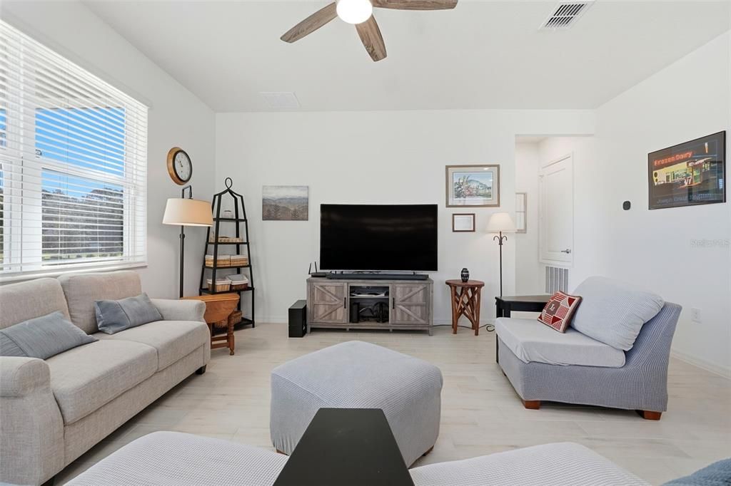 合同活跃: $279,000 (3 贝兹, 2 浴室, 1546 平方英尺)