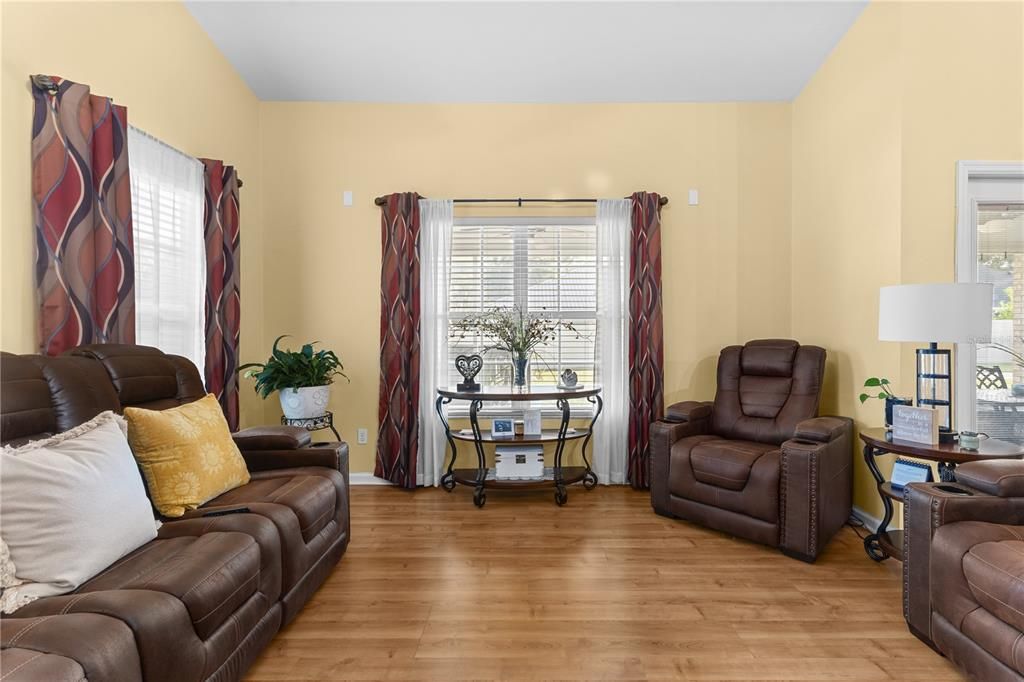 待售: $349,000 (3 贝兹, 2 浴室, 1705 平方英尺)