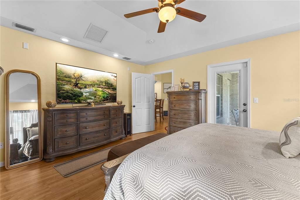 待售: $349,000 (3 贝兹, 2 浴室, 1705 平方英尺)