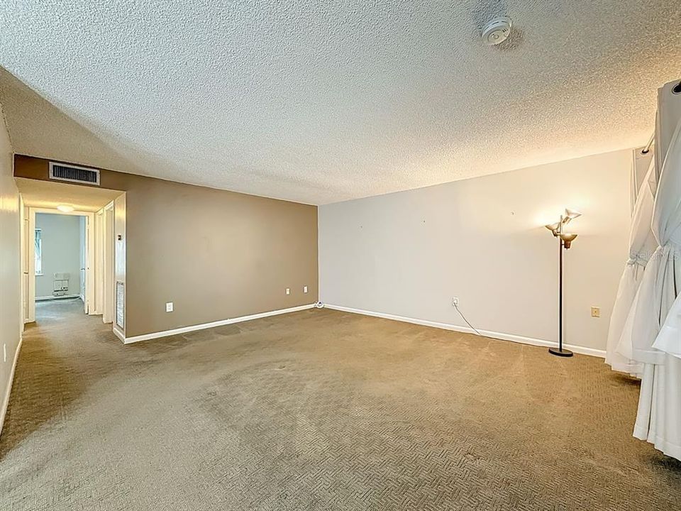 Active With Contract: $179,000 (2 beds, 1 baths, 1000 Square Feet)