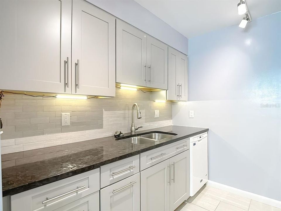 Active With Contract: $179,000 (2 beds, 1 baths, 1000 Square Feet)