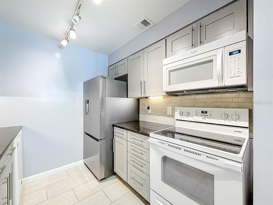 Active With Contract: $179,000 (2 beds, 1 baths, 1000 Square Feet)