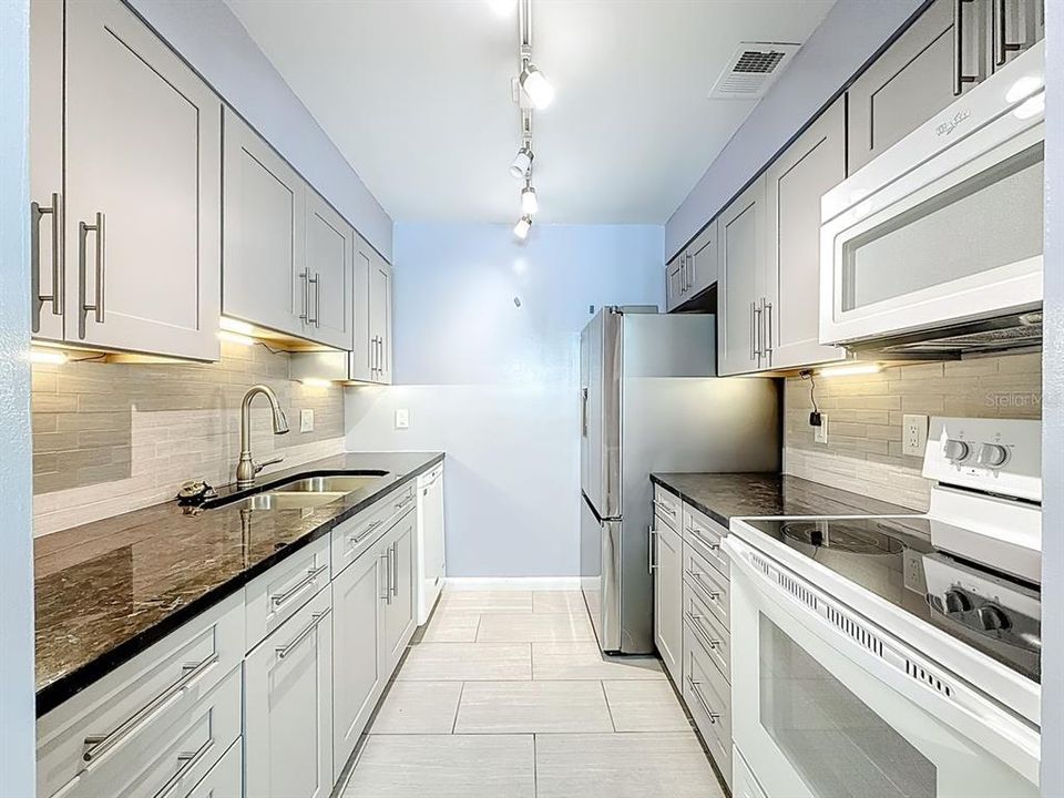 Active With Contract: $179,000 (2 beds, 1 baths, 1000 Square Feet)