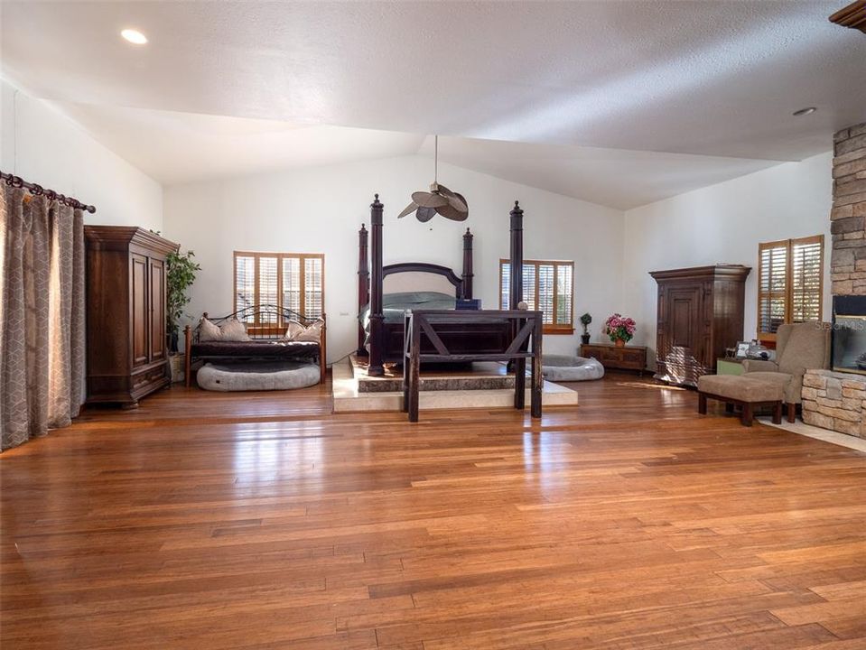 For Sale: $2,755,000 (3 beds, 3 baths, 4024 Square Feet)