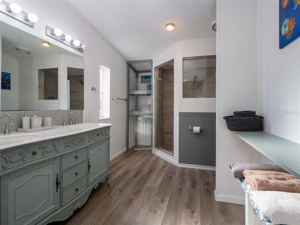 For Sale: $2,755,000 (3 beds, 3 baths, 4024 Square Feet)