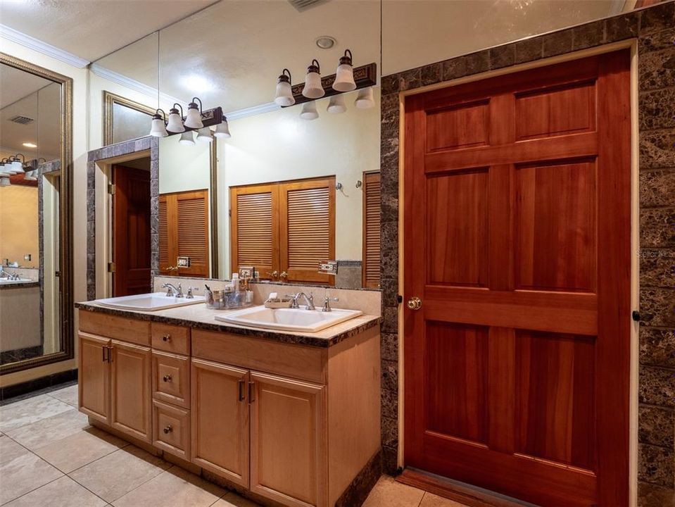 For Sale: $2,755,000 (3 beds, 3 baths, 4024 Square Feet)