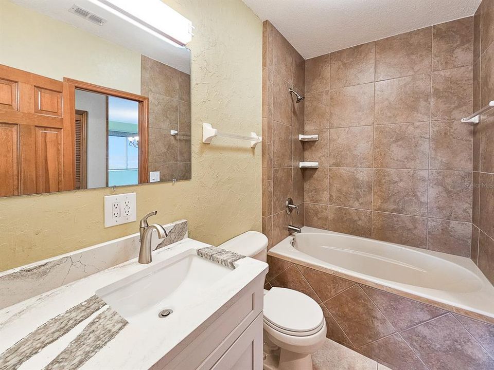 待售: $449,500 (2 贝兹, 2 浴室, 1300 平方英尺)