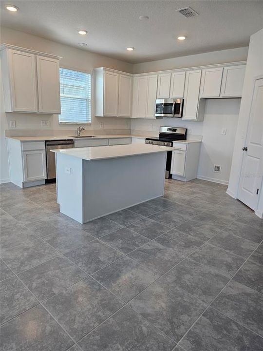 На продажу: $406,000 (4 спален, 2 ванн, 1853 Квадратных фут)