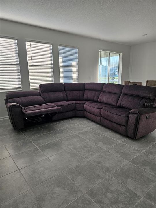 На продажу: $406,000 (4 спален, 2 ванн, 1853 Квадратных фут)