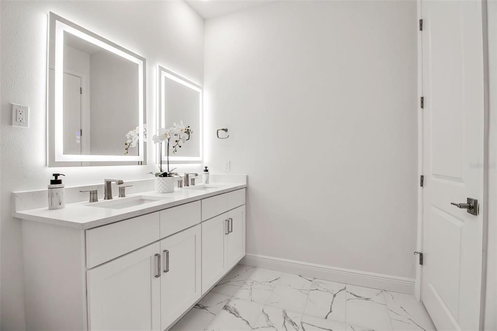 For Sale: $958,000 (3 beds, 3 baths, 1650 Square Feet)