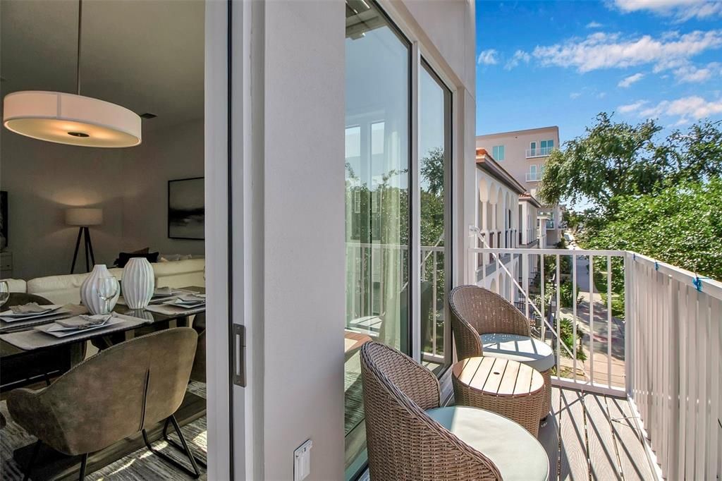 For Sale: $958,000 (3 beds, 3 baths, 1650 Square Feet)