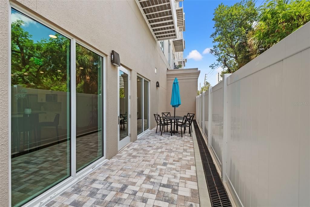 For Sale: $958,000 (3 beds, 3 baths, 1650 Square Feet)