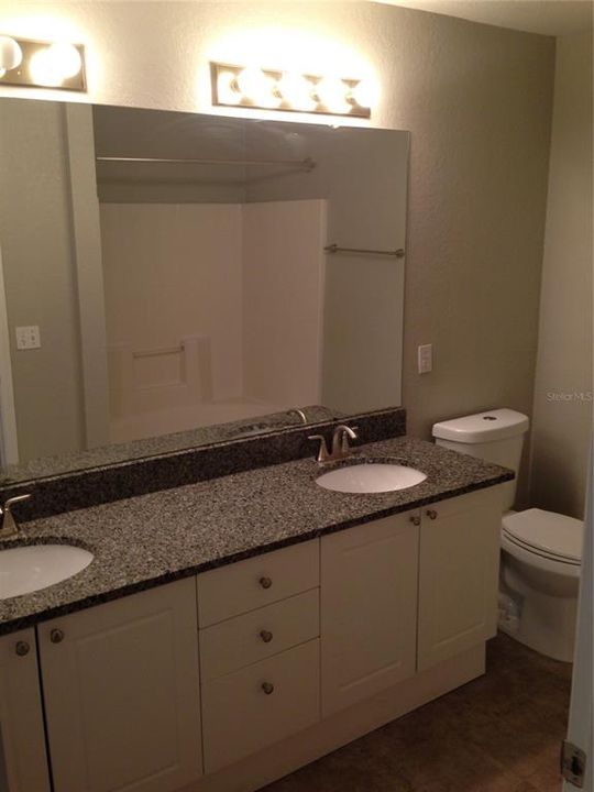 For Rent: $1,400 (1 beds, 1 baths, 890 Square Feet)