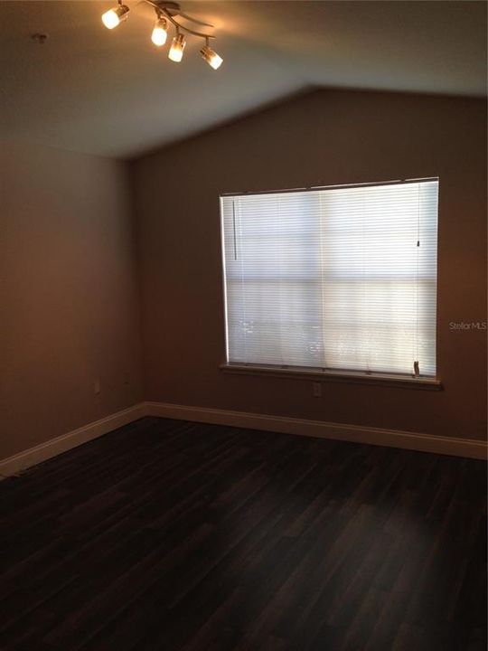 For Rent: $1,400 (1 beds, 1 baths, 890 Square Feet)