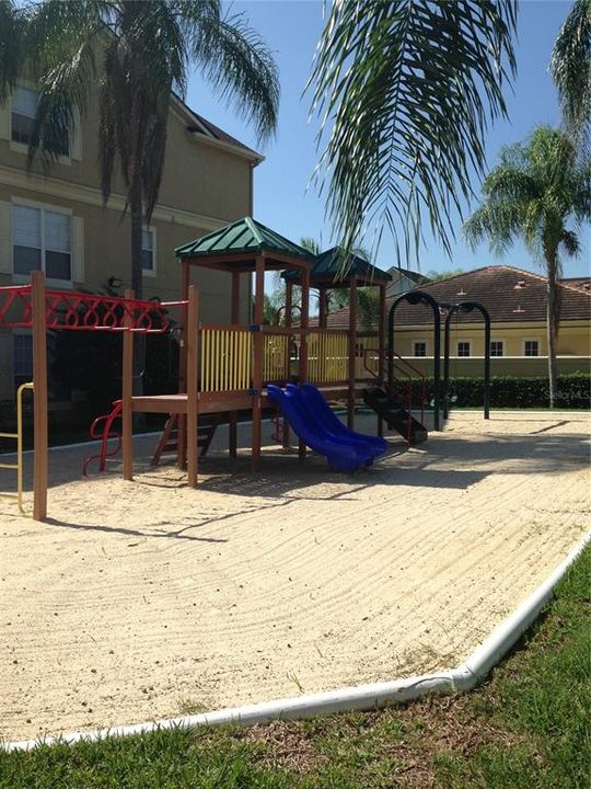 For Rent: $1,400 (1 beds, 1 baths, 890 Square Feet)