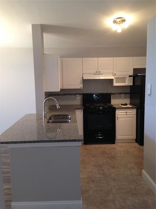 For Rent: $1,400 (1 beds, 1 baths, 890 Square Feet)