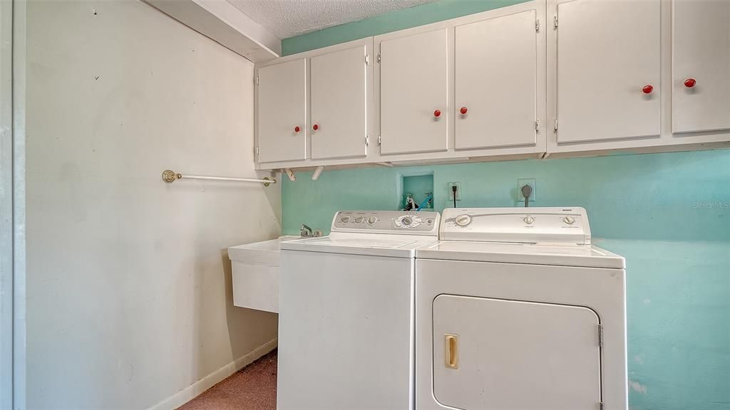 For Sale: $565,000 (3 beds, 2 baths, 1656 Square Feet)