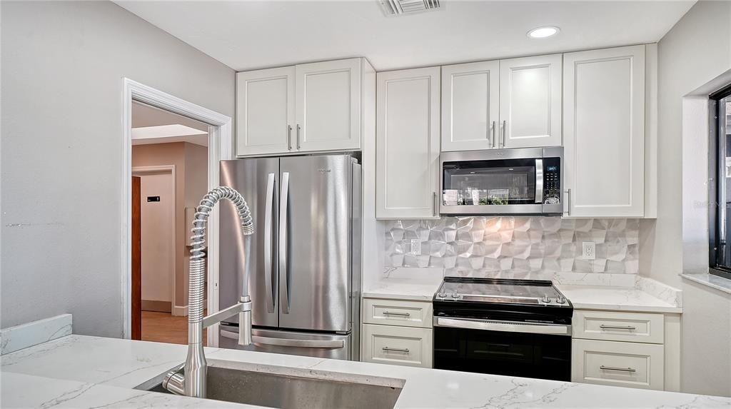 For Sale: $565,000 (3 beds, 2 baths, 1656 Square Feet)