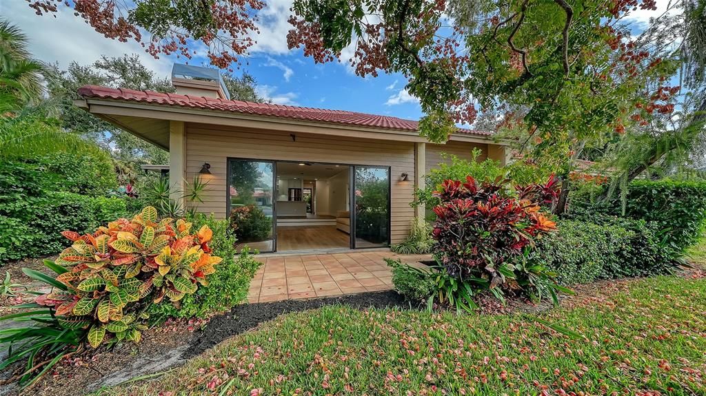 For Sale: $565,000 (3 beds, 2 baths, 1656 Square Feet)