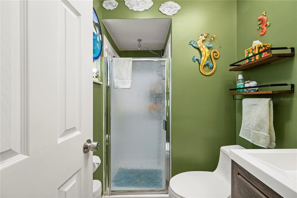 На продажу: $229,900 (2 спален, 2 ванн, 1142 Квадратных фут)