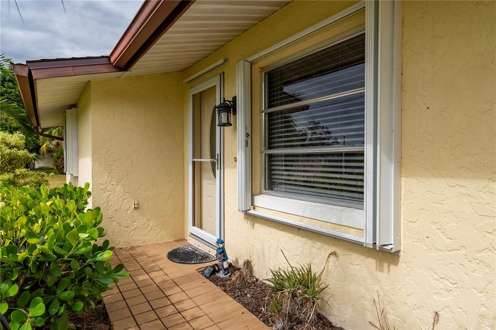 На продажу: $229,900 (2 спален, 2 ванн, 1142 Квадратных фут)