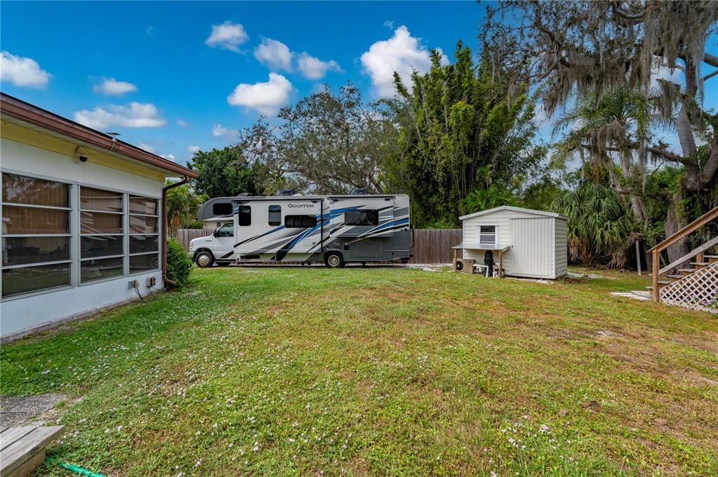 На продажу: $229,900 (2 спален, 2 ванн, 1142 Квадратных фут)