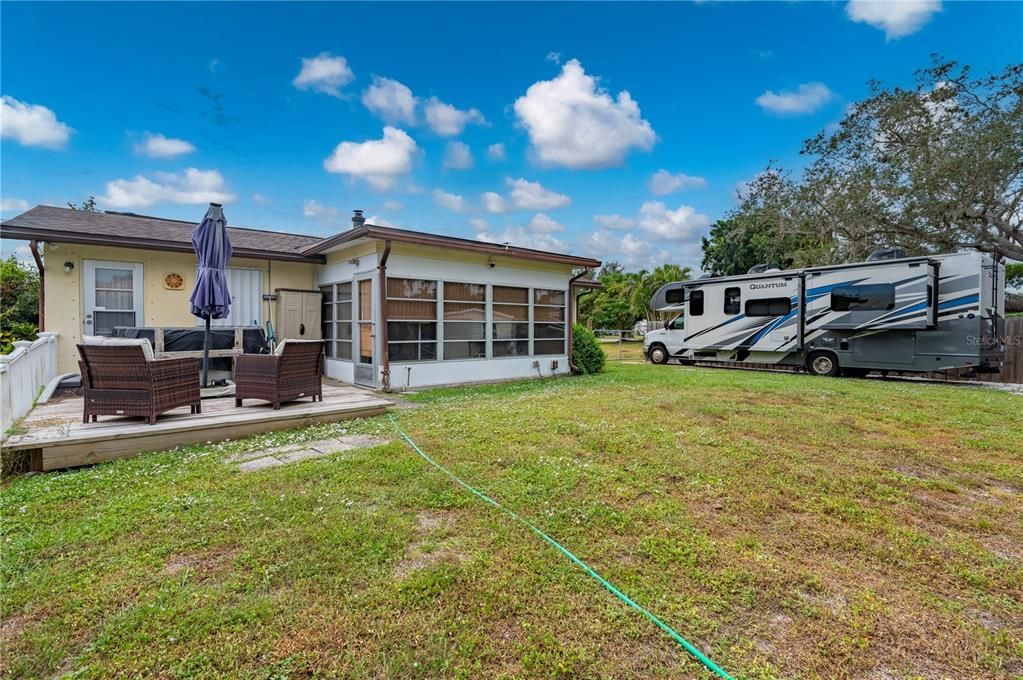 На продажу: $229,900 (2 спален, 2 ванн, 1142 Квадратных фут)