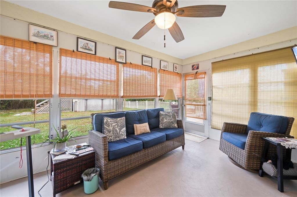 На продажу: $229,900 (2 спален, 2 ванн, 1142 Квадратных фут)