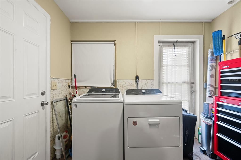 На продажу: $229,900 (2 спален, 2 ванн, 1142 Квадратных фут)