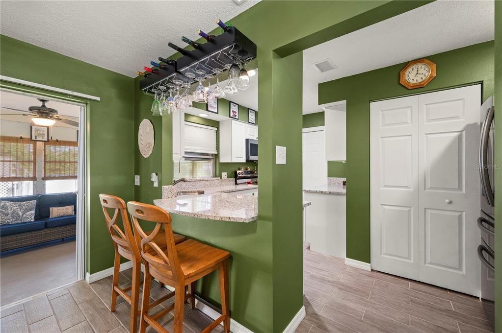 На продажу: $229,900 (2 спален, 2 ванн, 1142 Квадратных фут)