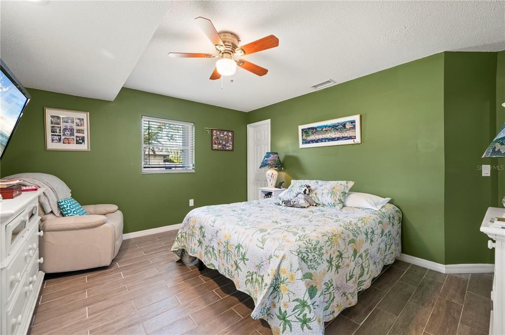 На продажу: $229,900 (2 спален, 2 ванн, 1142 Квадратных фут)