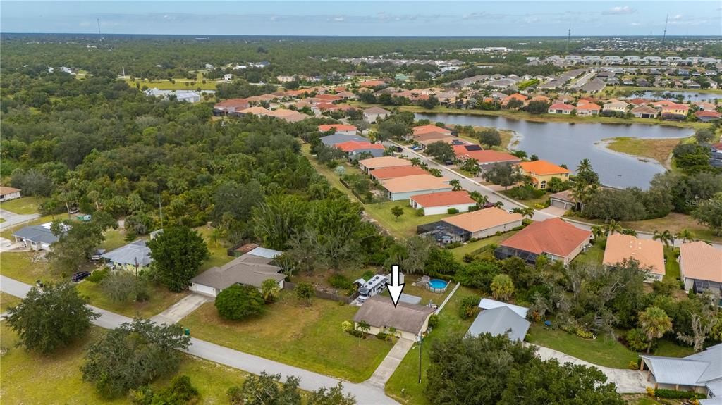 На продажу: $229,900 (2 спален, 2 ванн, 1142 Квадратных фут)