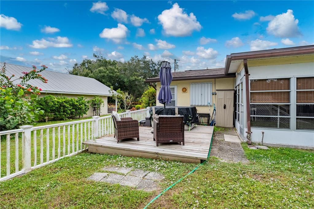 На продажу: $229,900 (2 спален, 2 ванн, 1142 Квадратных фут)