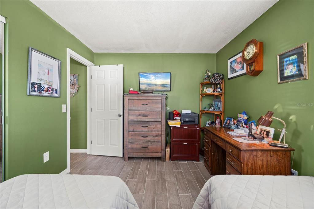 На продажу: $229,900 (2 спален, 2 ванн, 1142 Квадратных фут)