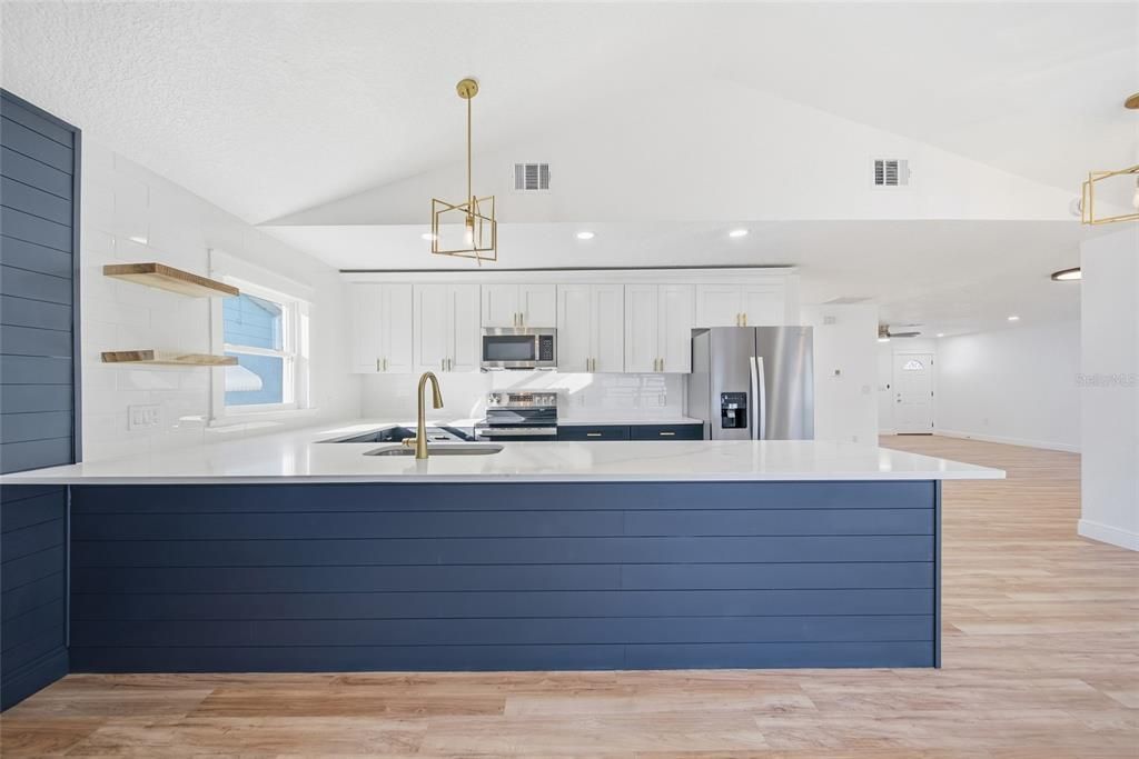 Под контрактом: $344,500 (3 спален, 2 ванн, 1651 Квадратных фут)