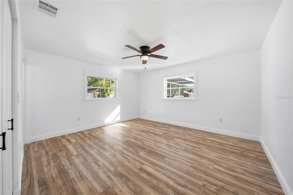 Под контрактом: $344,500 (3 спален, 2 ванн, 1651 Квадратных фут)