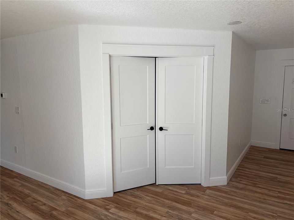 Под контрактом: $344,500 (3 спален, 2 ванн, 1651 Квадратных фут)