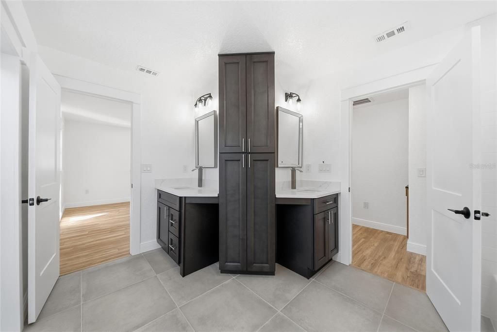 Под контрактом: $344,500 (3 спален, 2 ванн, 1651 Квадратных фут)