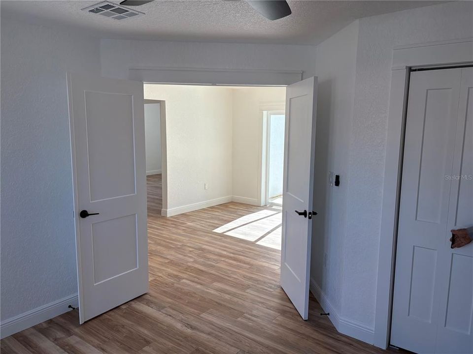 Под контрактом: $344,500 (3 спален, 2 ванн, 1651 Квадратных фут)