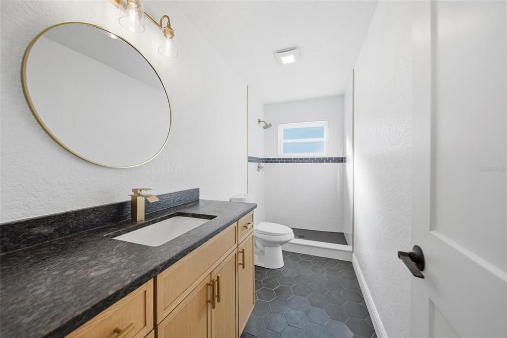 Под контрактом: $344,500 (3 спален, 2 ванн, 1651 Квадратных фут)