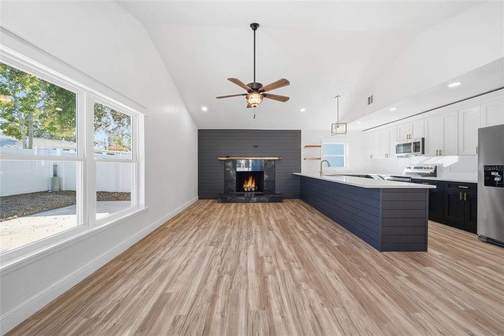 Под контрактом: $344,500 (3 спален, 2 ванн, 1651 Квадратных фут)