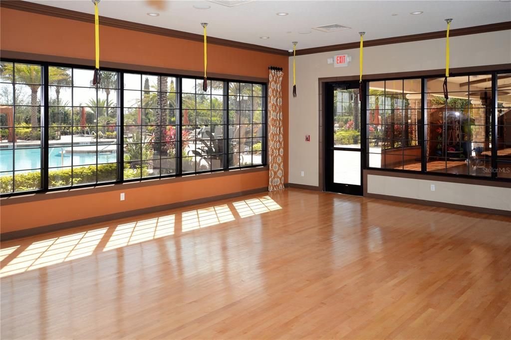 Activo con contrato: $640,000 (3 camas, 3 baños, 2437 Pies cuadrados)