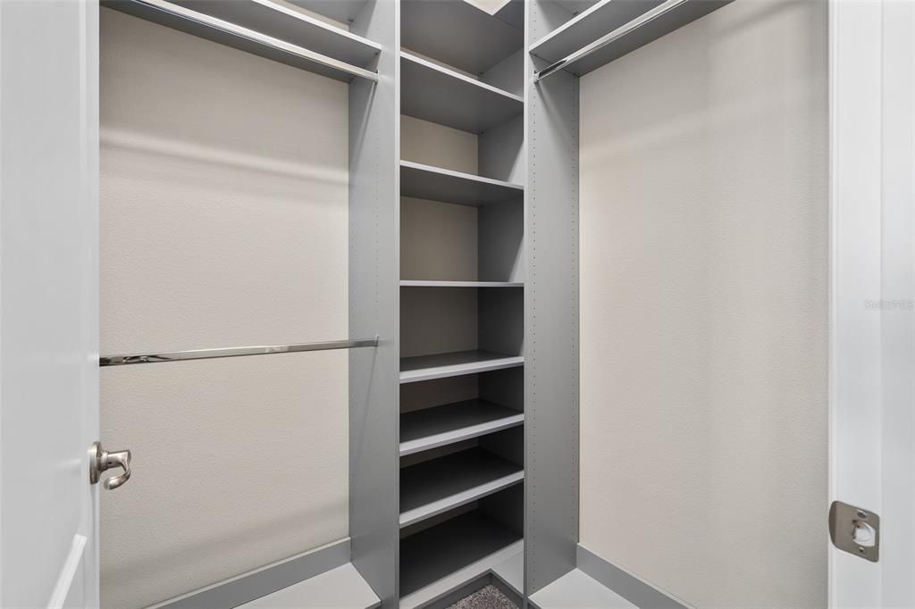 Activo con contrato: $640,000 (3 camas, 3 baños, 2437 Pies cuadrados)