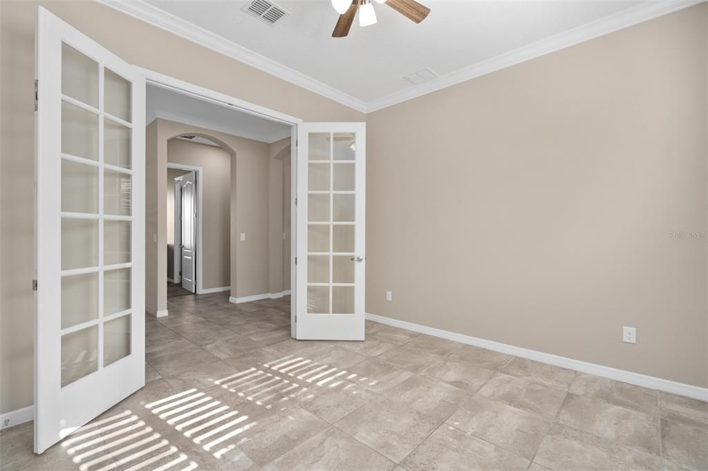 Activo con contrato: $640,000 (3 camas, 3 baños, 2437 Pies cuadrados)