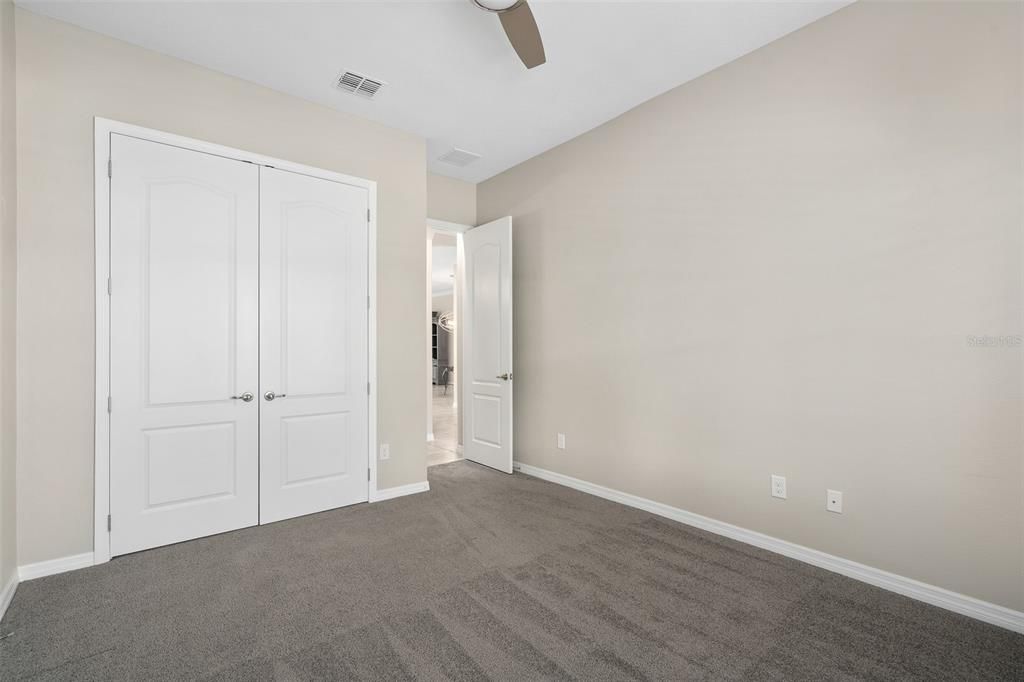 Activo con contrato: $640,000 (3 camas, 3 baños, 2437 Pies cuadrados)