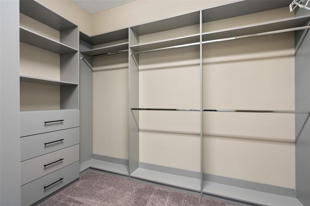 Activo con contrato: $640,000 (3 camas, 3 baños, 2437 Pies cuadrados)