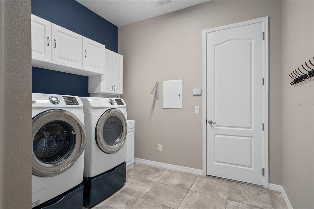 Activo con contrato: $640,000 (3 camas, 3 baños, 2437 Pies cuadrados)